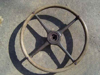 BW_wood_wheel.JPG (37659 bytes)